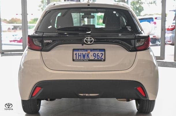 2023 Toyota Yaris Ascent Sport in White