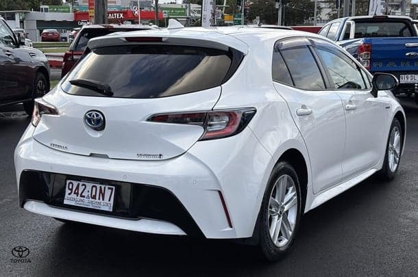 2021 Toyota Corolla SX Hybrid in White