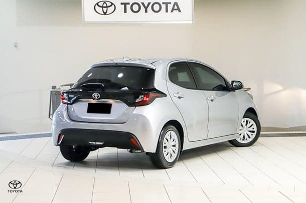2023 Toyota Yaris Ascent Sport in Silver