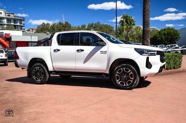 2025 Toyota Hilux SR5 in White