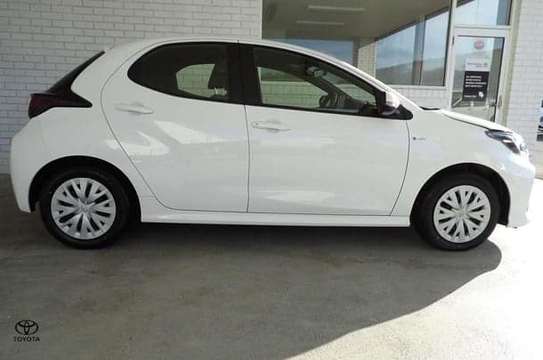 2024 Toyota Yaris Ascent Sport in White