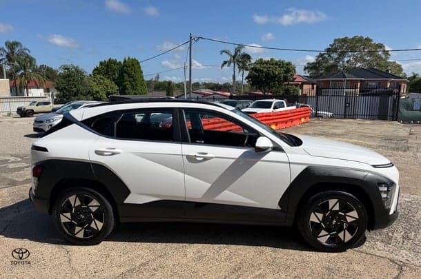 2025 Hyundai Kona Base in Atlas White