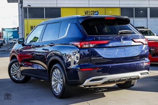 2024 Mitsubishi Outlander LS in Blue