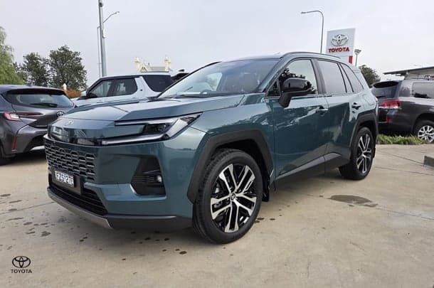 2026 Toyota RAV4 Cruiser in Green