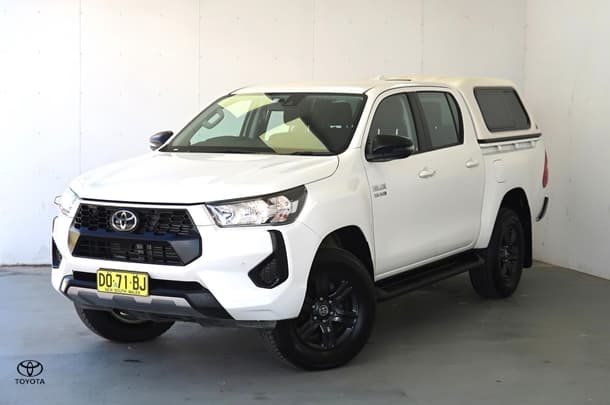 2025 Toyota Hilux SR 48V in White