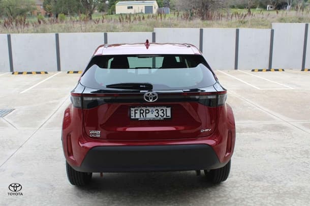 2025 Toyota Yaris Cross GX in White