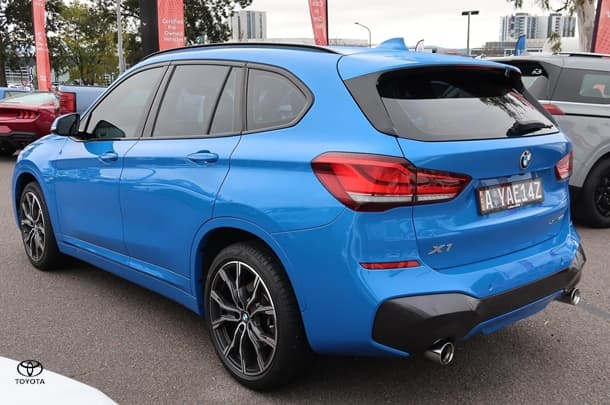 2021 BMW X1 xDrive25i in Blue