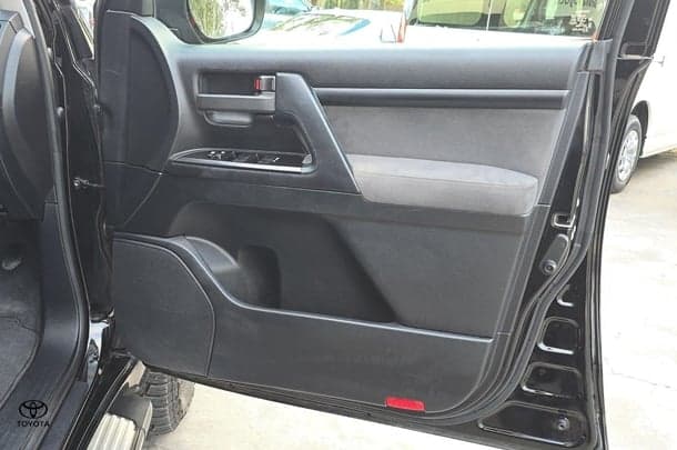 2017 Toyota Landcruiser GXL in Black