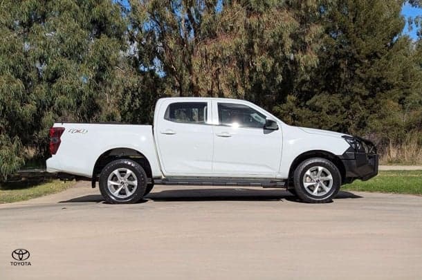 2023 Isuzu D-MAX LS-M in White