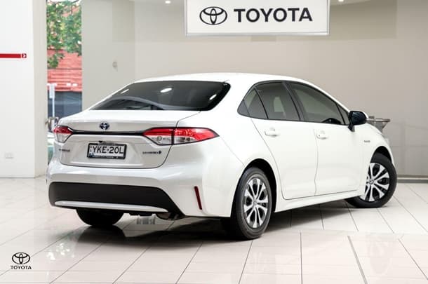 2020 Toyota Corolla SX Hybrid in White