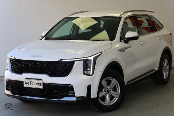 2023 Kia Sorento S in White