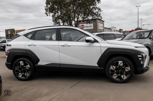 2025 Hyundai Kona Base in White