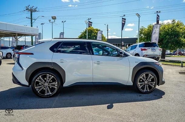 2025 Toyota bZ4X Base in White