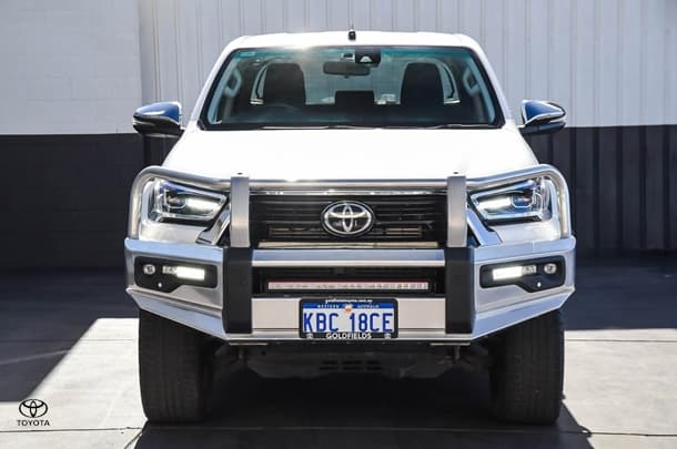 2020 Toyota Hilux SR5 in White