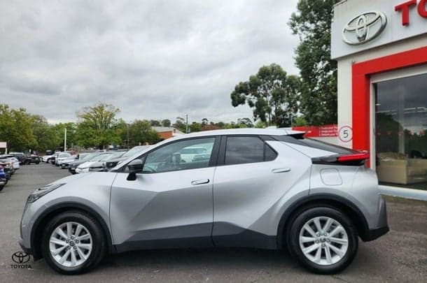 2025 Toyota C-HR GXL in Silver