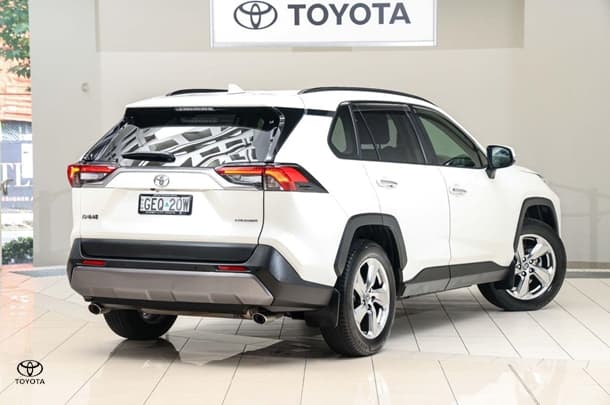 2019 Toyota RAV4 Cruiser in White