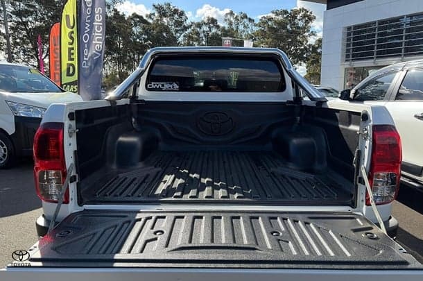 2019 Toyota Hilux SR5 in White