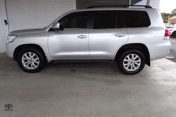2017 Toyota Landcruiser VX in Silver