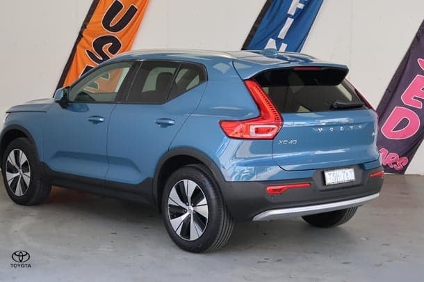 2025 Volvo XC40 Plus B4 in Blue