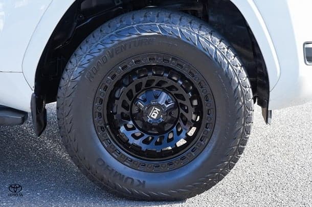 2022 Toyota Landcruiser VX in White