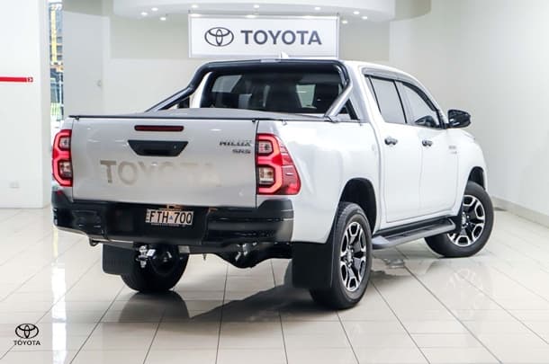 2025 Toyota Hilux SR5 48V in White
