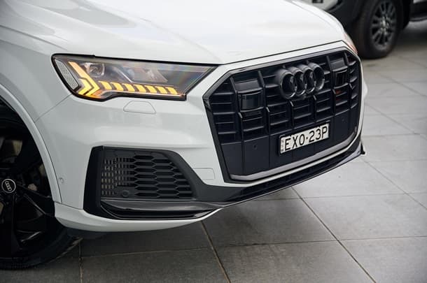 2022 Audi Q7 55 TFSI S line in White