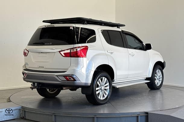 2017 Isuzu MU-X LS-M in White