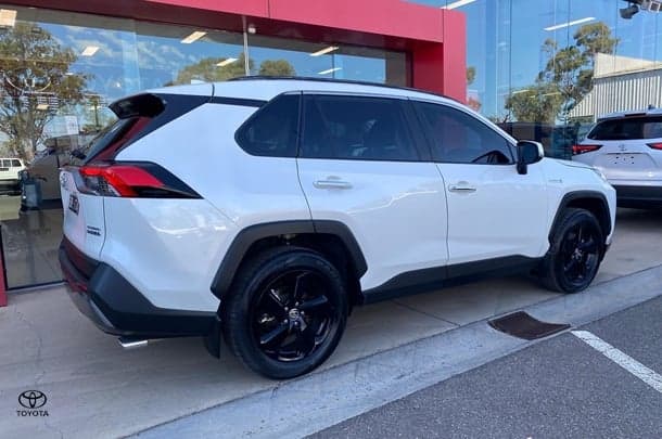 2019 Toyota RAV4 Cruiser in White