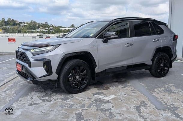 2022 Toyota RAV4 XSE (2WD) in Two Tone Silver