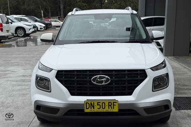 2025 Hyundai Venue Base in Atlas White
