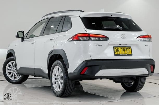 2025 Toyota Corolla Cross GXL in White