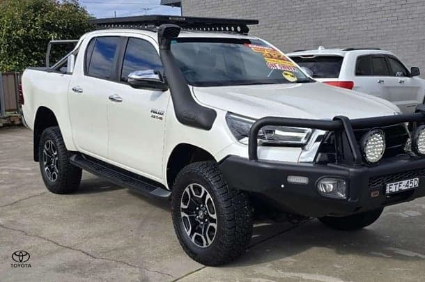 2022 Toyota Hilux SR5 in White