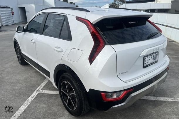 2022 Kia Niro HEV S in White
