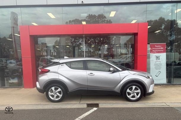 2017 Toyota C-HR Base in Silver