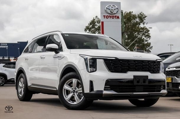 2023 Kia Sorento S in White