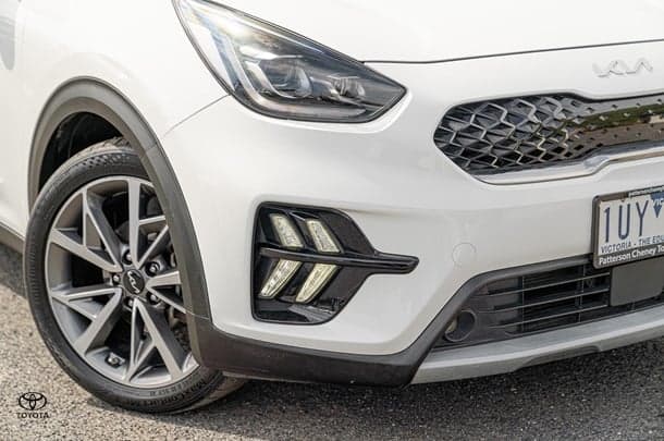 2022 Kia Niro Hybrid S in White