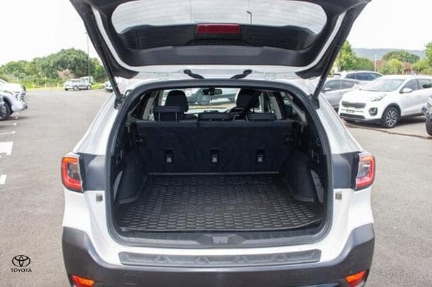 2021 Subaru Outback AWD Sport in White
