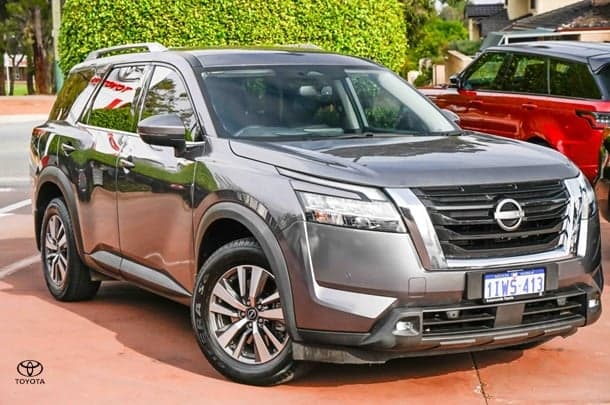 2023 Nissan Pathfinder Ti in Grey