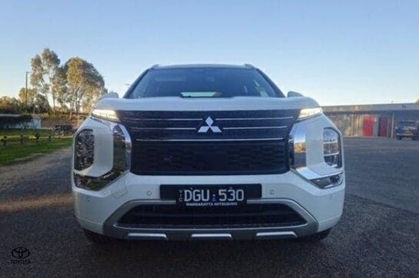 2025 Mitsubishi Outlander PHEV Exceed in White