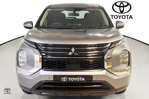 2022 Mitsubishi Outlander ES in Grey