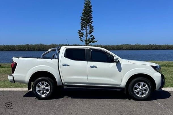 2021 Nissan Navara ST in White