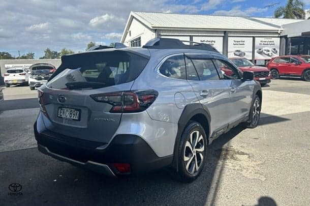 2022 Subaru Outback AWD Touring in Silver