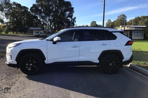 2022 Toyota RAV4 Cruiser in White