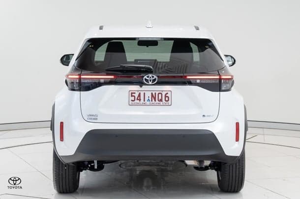 2025 Toyota Yaris Cross GXL in White