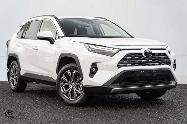 2024 Toyota RAV4 GXL in White