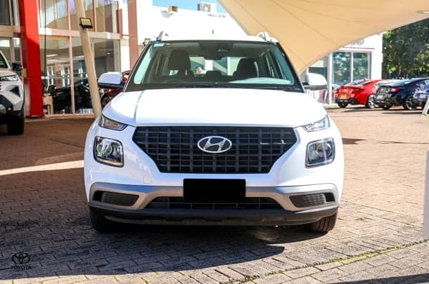 2025 Hyundai Venue Base in Polar White