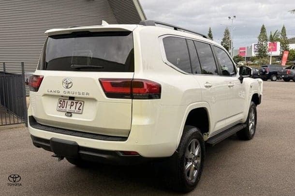 2022 Toyota Landcruiser VX in White