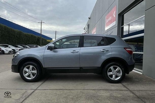 2010 Nissan Dualis ST in Grey