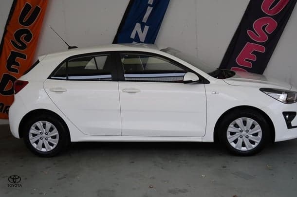 2022 Kia Rio S in White