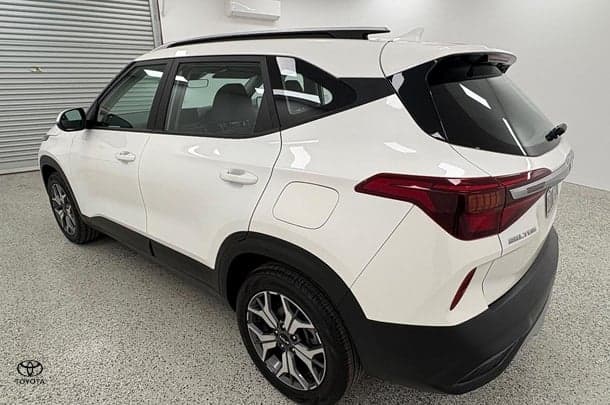 2021 Kia Seltos Sport in White